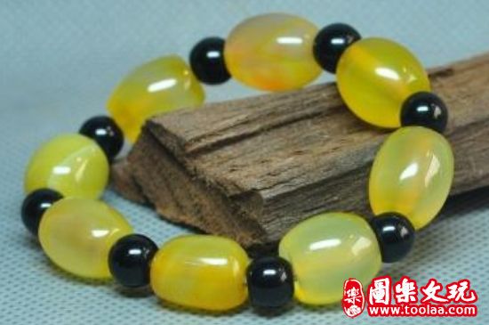 佩戴黄玛瑙手串有什么功效