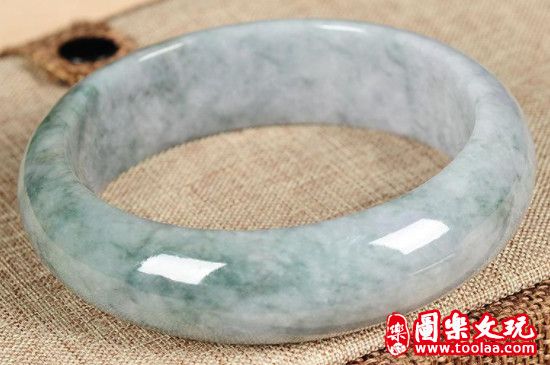 金镯子和玉镯子能戴在同一只手上吗