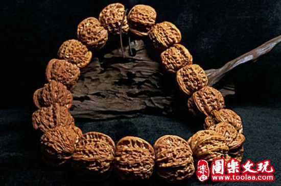 核桃手串戴左手还是右手