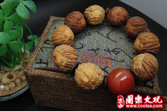 金丝猴头手串怎么盘玩