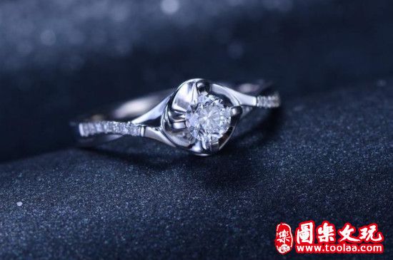 钻戒的戒托一般是什么材质