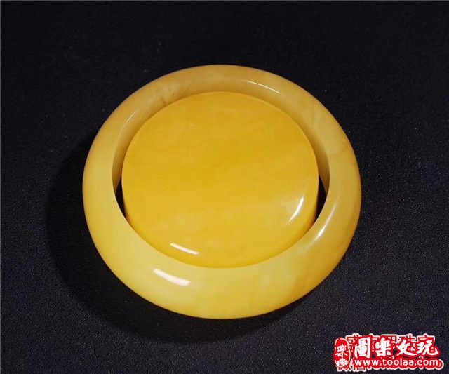 老鸡油黄蜜蜡多钱一克？