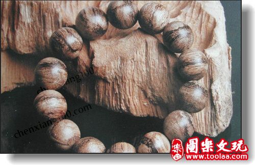 马尼捞沉香手串 参考价格：20000-30000元