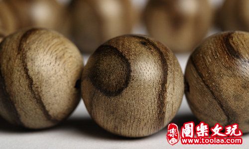 正品沉香的油线