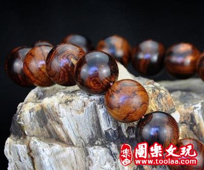 黄花梨手串通用盘玩方法
