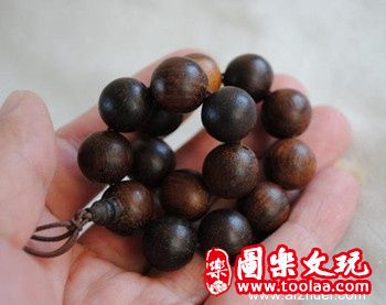 沉香手串把玩和保养注意事项